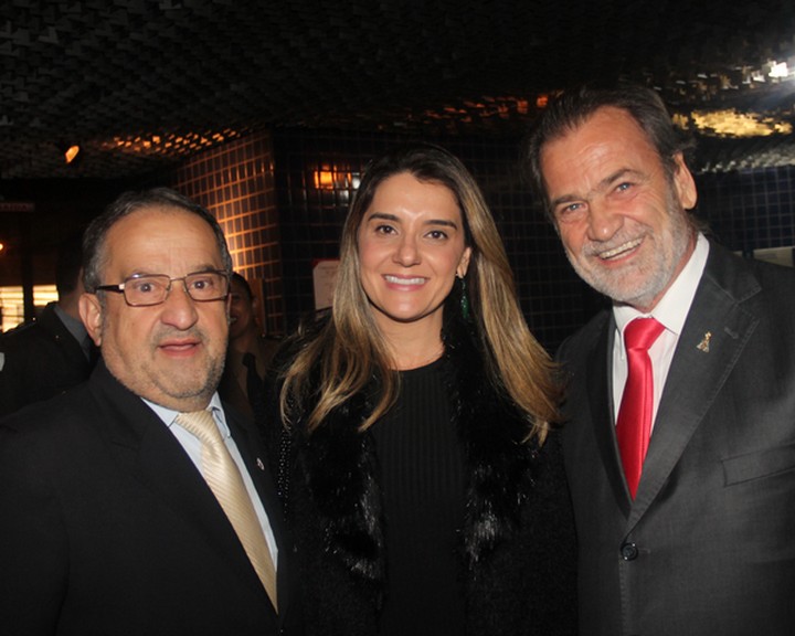 Este colunista, Carolina Pimentel e Durval Ângelo, em solenidade da entrega do Troféu Tancredo Neves - Crédito: Eloy Lanna